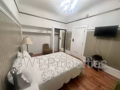 Main picture of 420 Hayes St