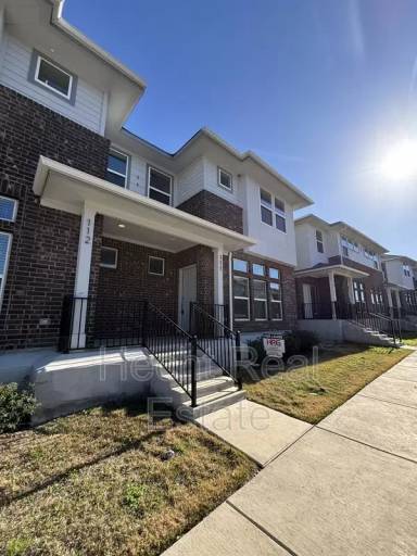 Main picture of 605 W South St