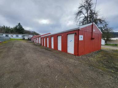 Main picture of 527 NE Rifle Range St