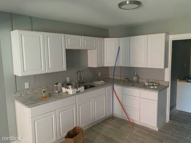 Main picture of 1612 Lonsdale Ave