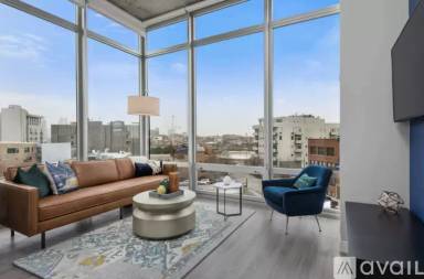 Main picture of 525 N Halsted St