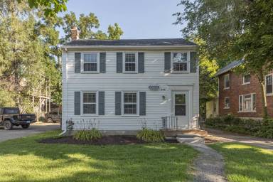 Main picture of 909 E Ann St