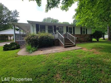 Main picture of 731 Woodlawn Ave