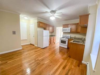 Main picture of 404 Commercial St