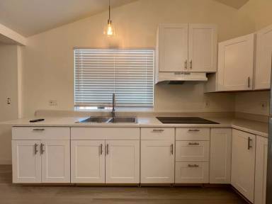 Main picture of 424 S B St