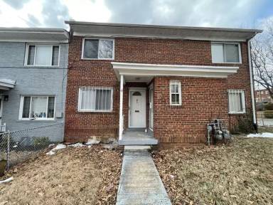 Main picture of 4 47th St NE