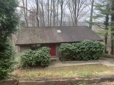 Main picture of 26 Breezeway Dr