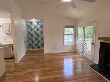 Main picture of 434 McGill Pl NE