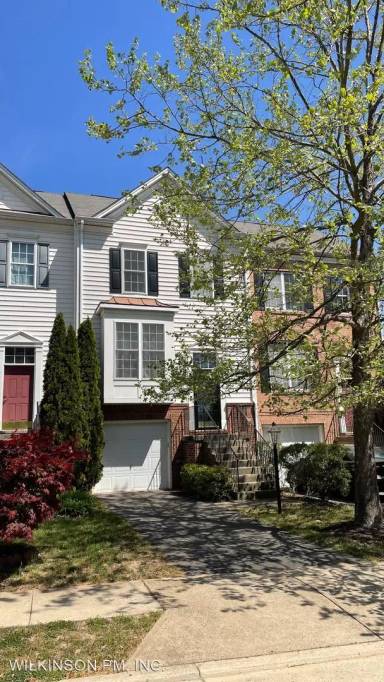 Main picture of 2502 Oak Tree Ln