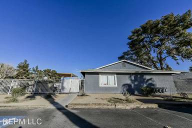 Main picture of 4930 E Owens Ave