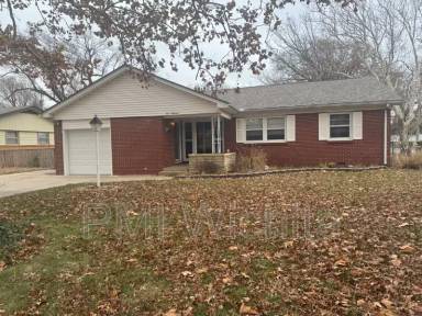 Main picture of 900 N Redbarn Ln