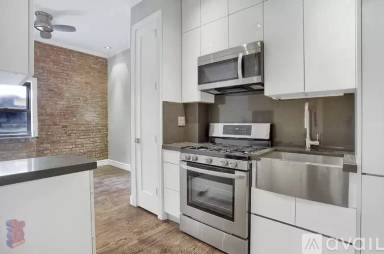 Main picture of 213 E 26th St