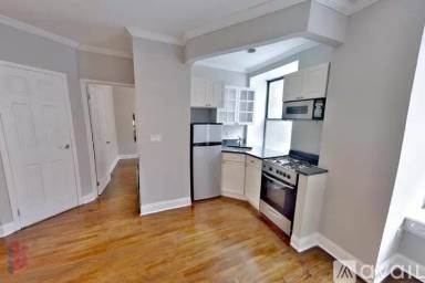 Main picture of 432 E 13th St