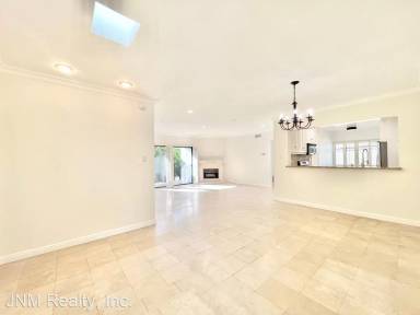 Main picture of 838 S Barrington Ave