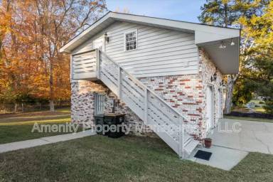 Main picture of 121 Yorkshire Dr