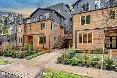 Main picture of 732 Boylston Ave E