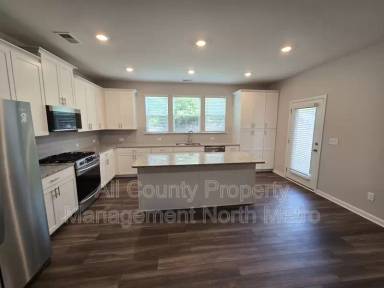 Main picture of 490 Tall Pines Ter