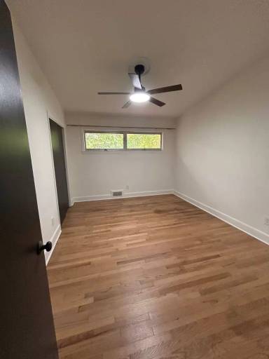 Main picture of 271 Lakeside Dr