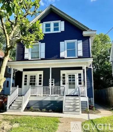 Main picture of 2033 Maple Ave