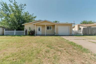 Main picture of 404 NW Glendale Dr