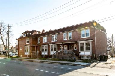 Main picture of 6938 E Vernor Hwy