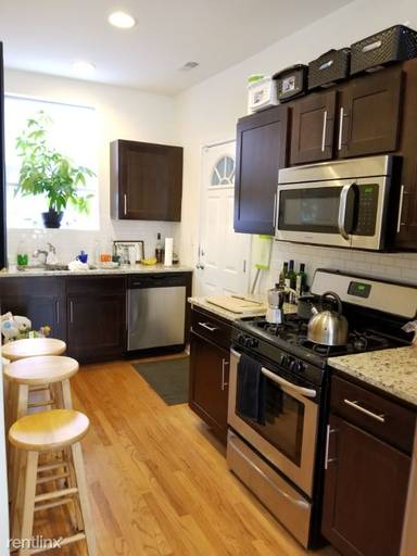 Main picture of 4130 W Addison St