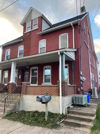 Main picture of 821 Maple St