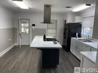 Main picture of 102 Norine St