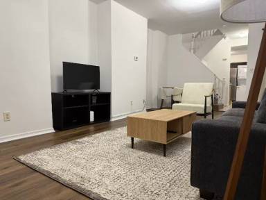Main picture of 110 W Hamburg St