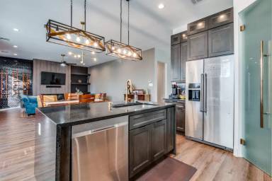 Main picture of 324 S Main St