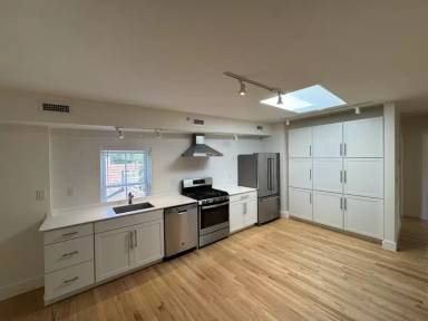 Main picture of 25 East Main Street