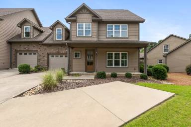 Main picture of 126 Pinebranch Ct