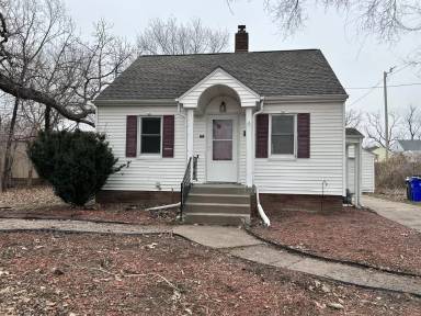 Main picture of 1340 L Ave NE