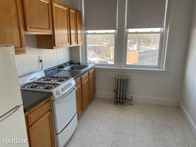 Main picture of 1820 Commonwealth Ave