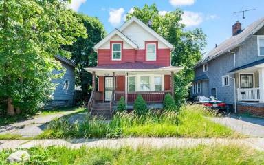 Main picture of 3549 E 105th St
