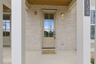 Main picture of 124 Nearwater Pl
