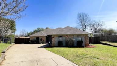 Main picture of 6119 Kingswood Dr