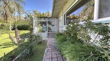 Main picture of 1679 Hampshire Rd