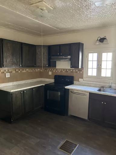 Main picture of 49 Finch St