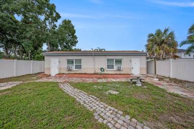 Main picture of 213 N Lincoln Ave