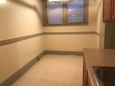 Main picture of 3240 W 98th St