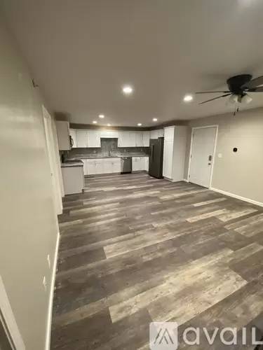 Main picture of 247 E Walnut St