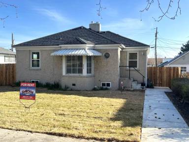 Main picture of 2115 1/2 Cleveland Blvd