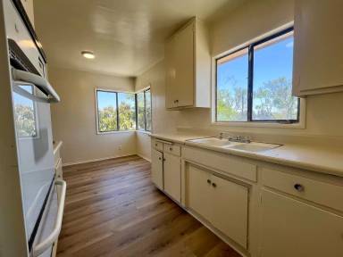 Main picture of 2717 W Rosecrans Ave