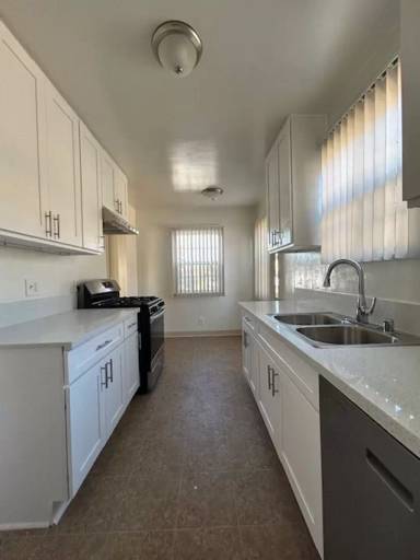 Main picture of 5444 W 134th Pl