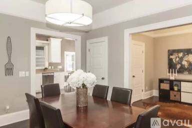 Main picture of 1419 E Denny Way