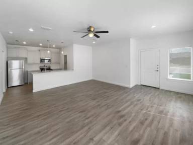 Main picture of 5730 Lehigh St