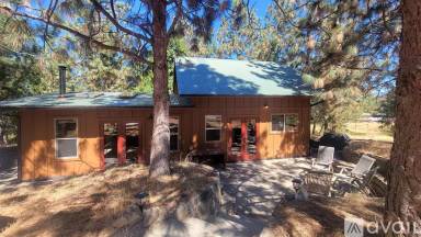 Main picture of 999 Holton Rd