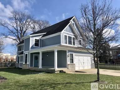 Main picture of 235 3rd Ave NE