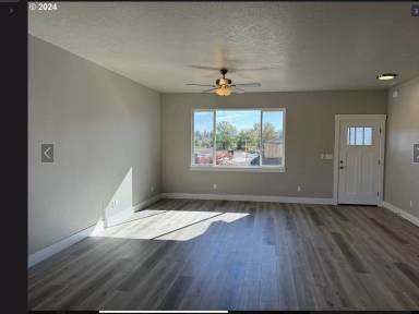 Main picture of 101 Coles Valley St